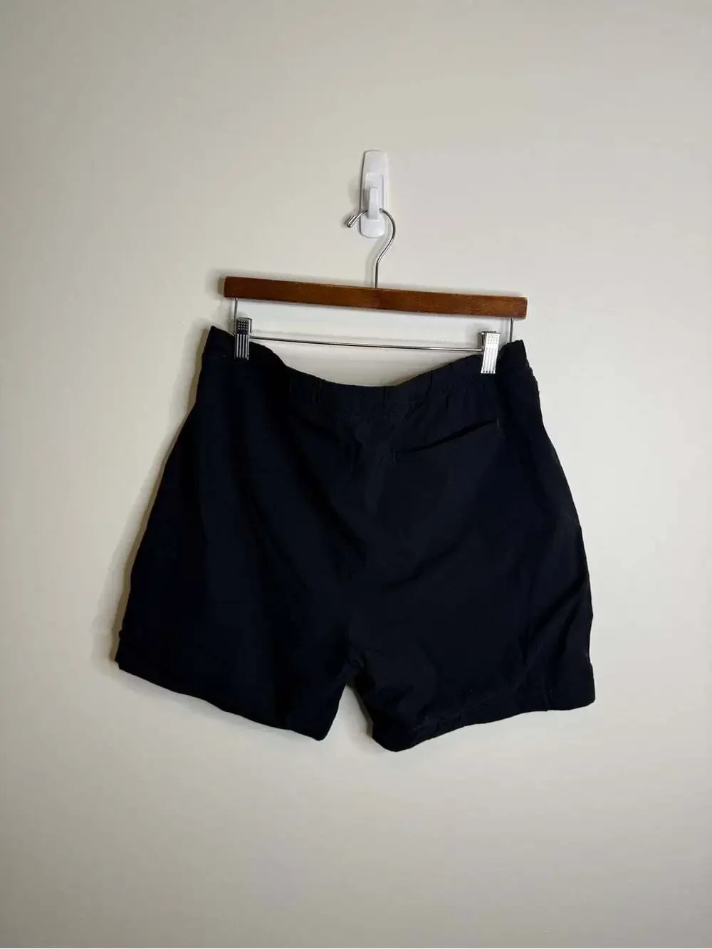Abercrombie & Fitch black Flat-Front Men's Shorts size large